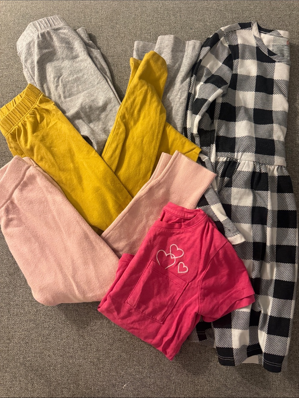 5/$15- Outfit bundle size XS